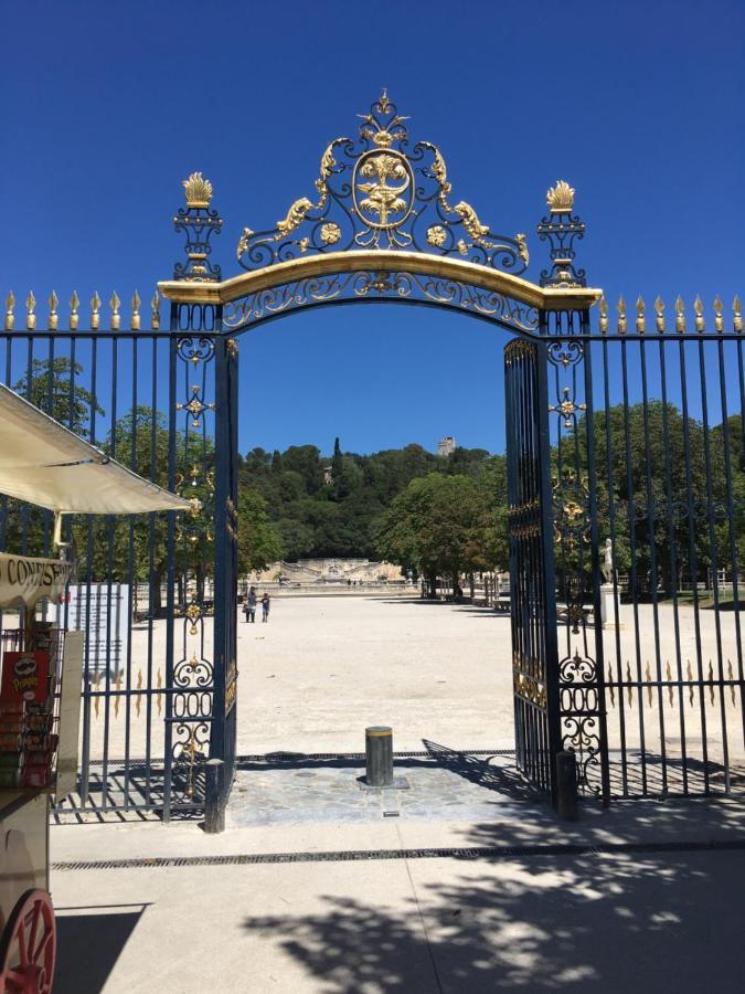 La Chambre Haute Et Son Spa Nimes Luaran gambar