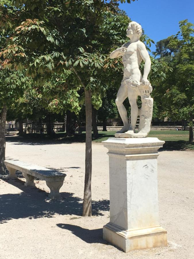 La Chambre Haute Et Son Spa Nimes Luaran gambar