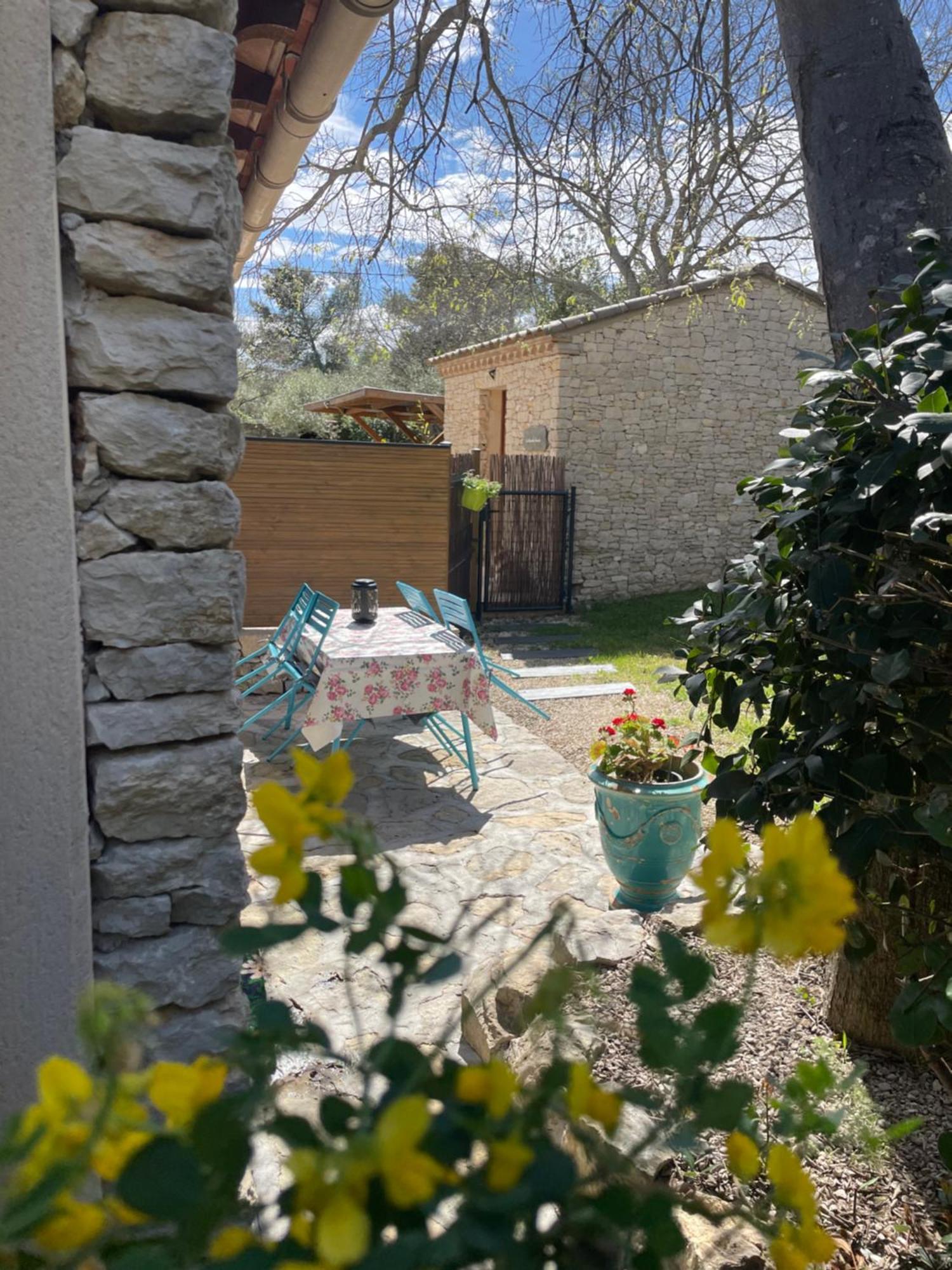 La Chambre Haute Et Son Spa Nimes Luaran gambar