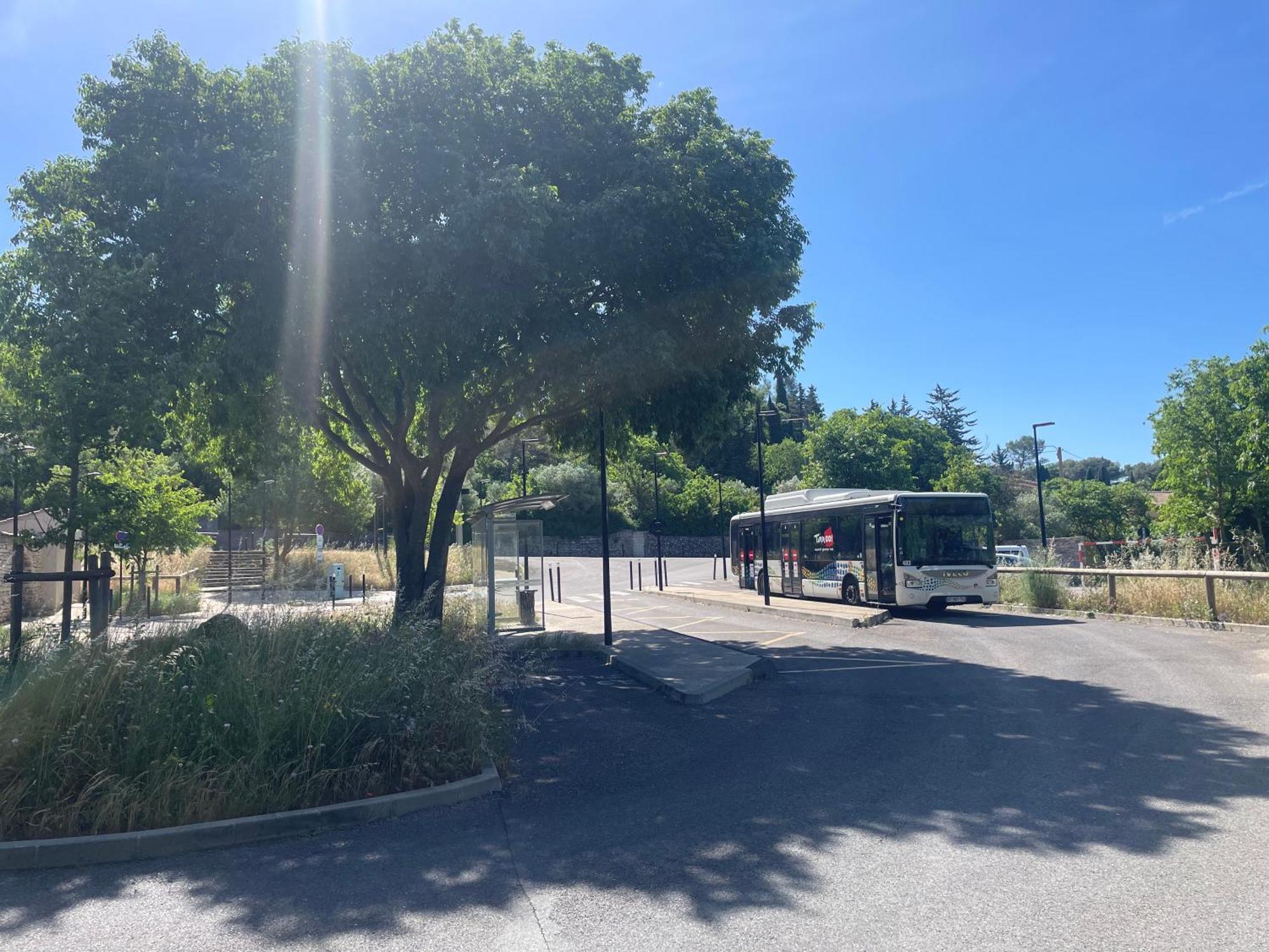 La Chambre Haute Et Son Spa Nimes Luaran gambar